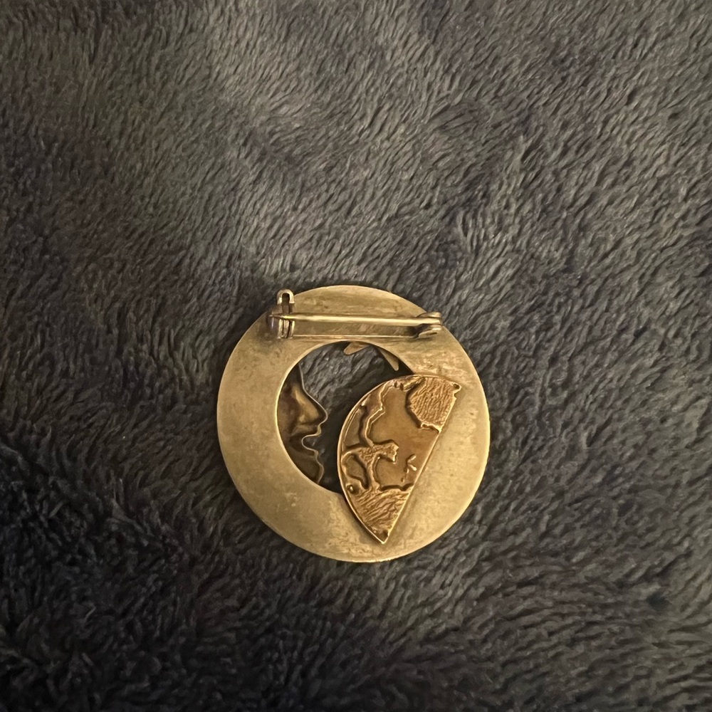 Vintage Man in the Moon Celestial, Artisan Made, Mixed Metal, Moonstone Brooch - Picture 3 of 4